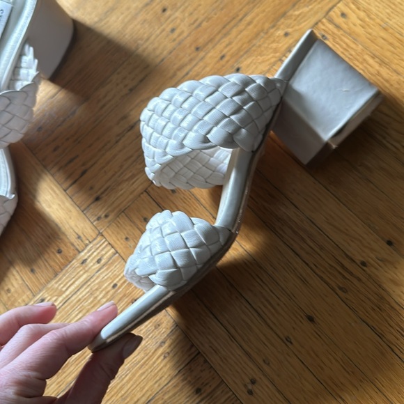 EUC White Steve Madden heeled sandals - Picture 2 of 3